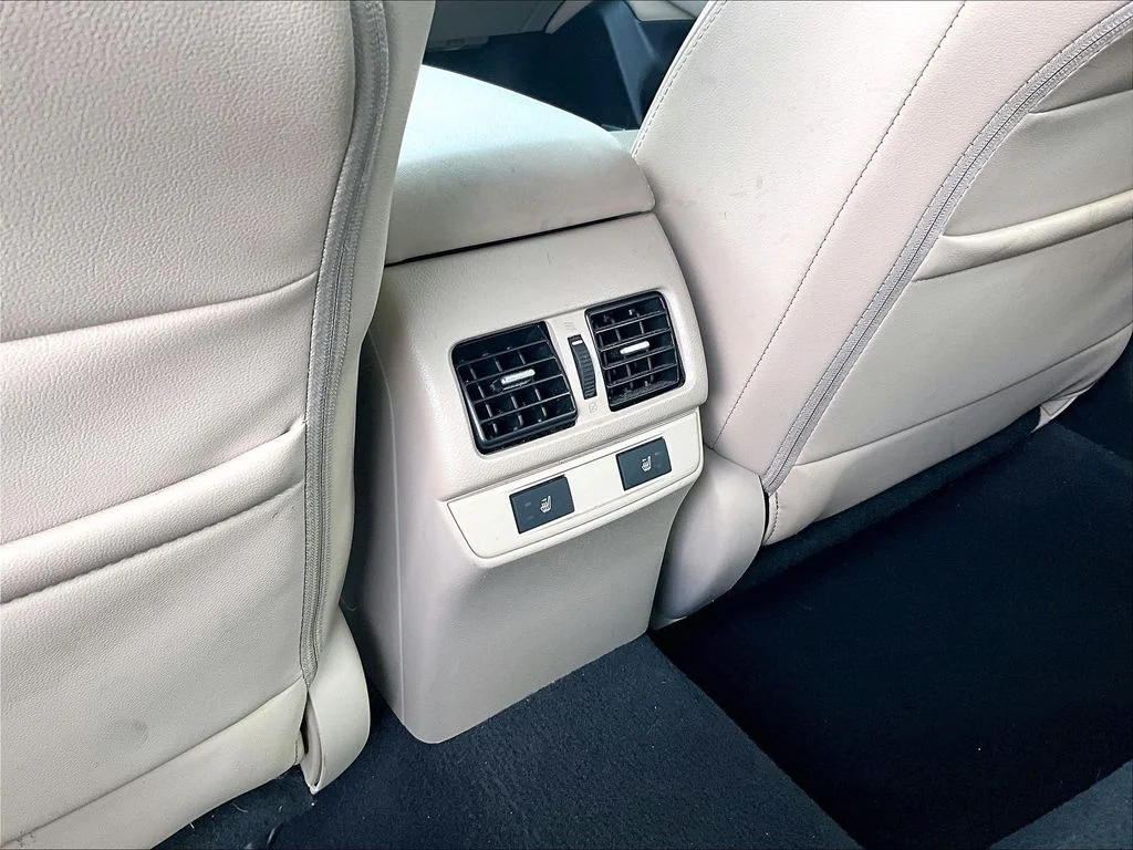 Used 2017 White Subaru 2.5i image 33