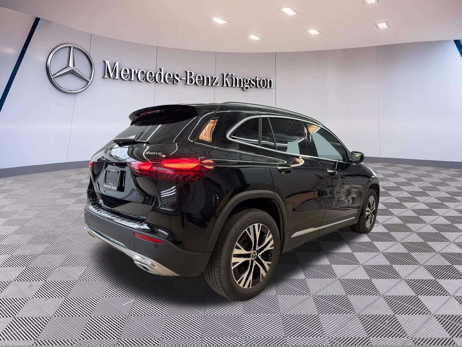 Used 2025  Mercedes-Benz GLA 250 4MATIC SUV image 4