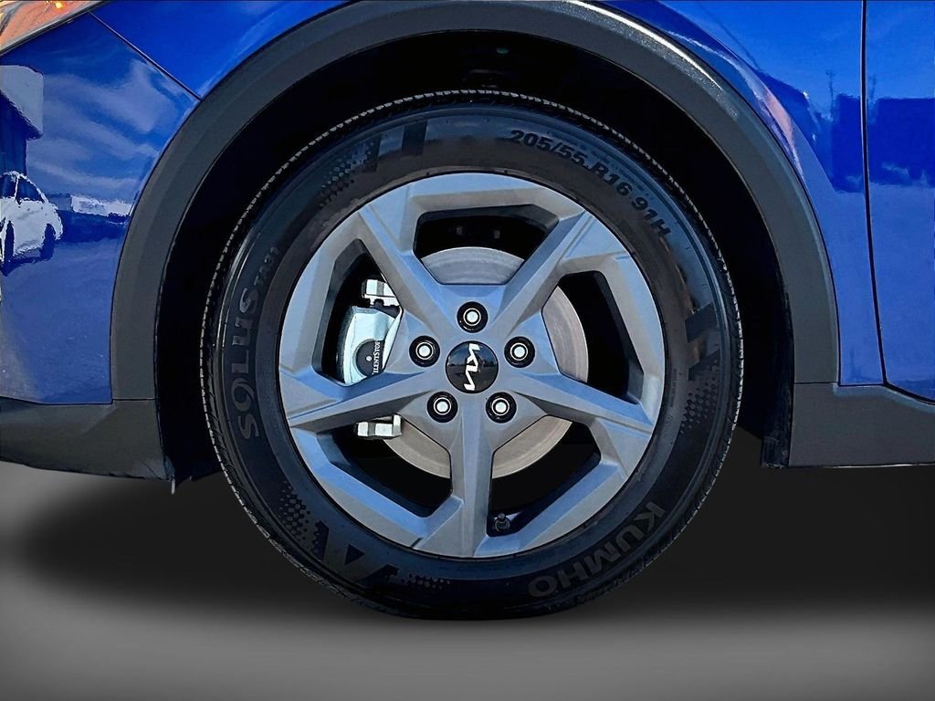 Used 2025 Blue Kia LXS image 30