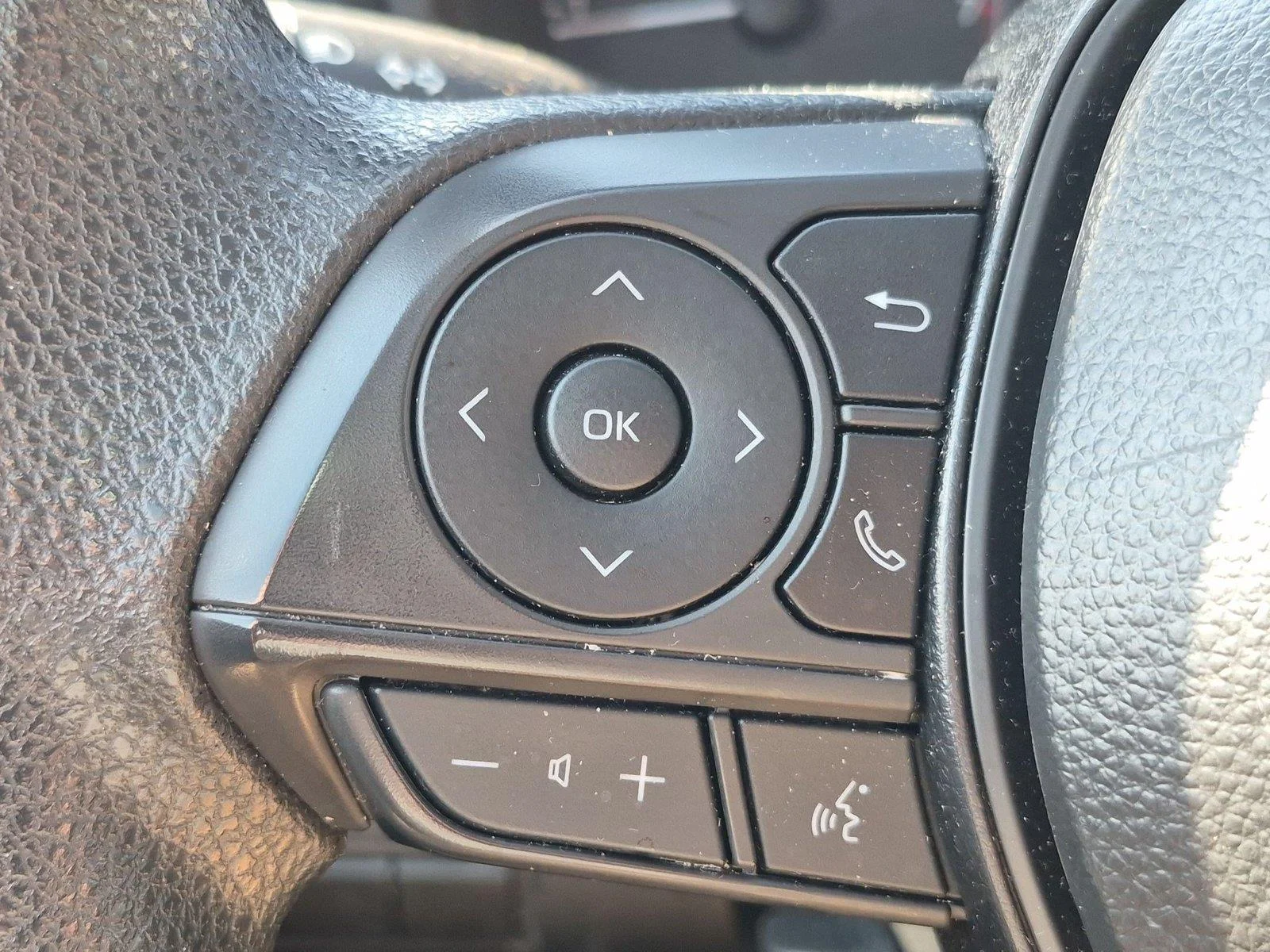 Used 2025 Underground Toyota LE image 19