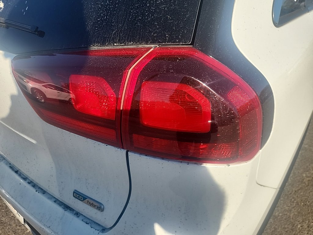 Used 2022 Snow White Pearl Kia LX image 13
