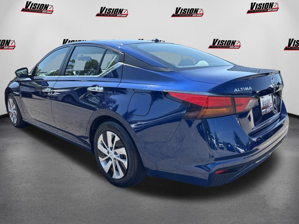 Used 2019 Blue Nissan 2.5 S image 7