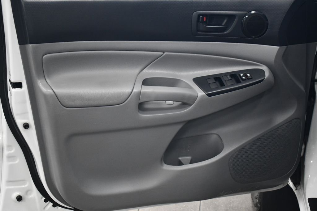Used 2015 Super White Toyota Base image 12