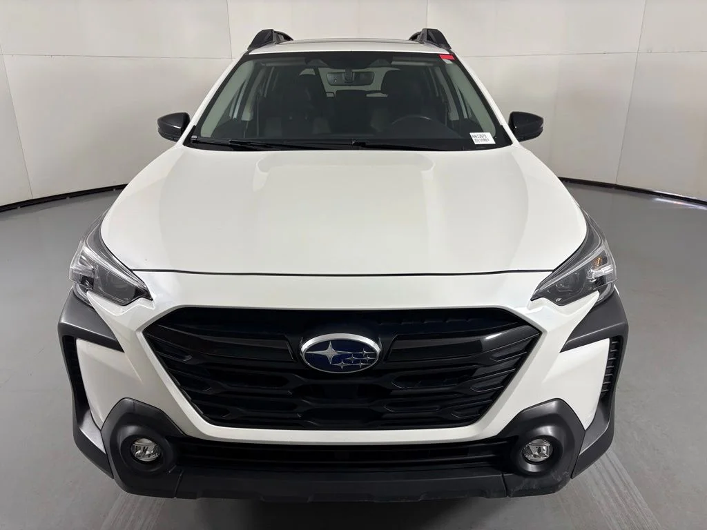 Used 2025 Crystal White Pearl Subaru Onyx Edition image 3