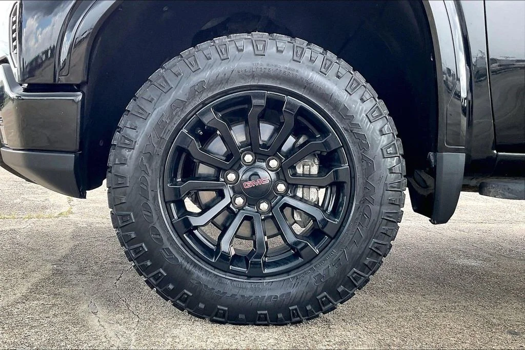Used 2022 Black GMC AT4X image 35