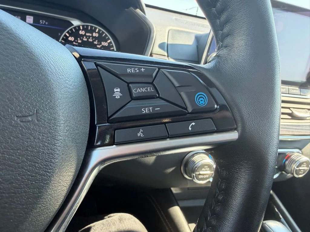 Used 2020 Blue Nissan 2.5 SL image 44