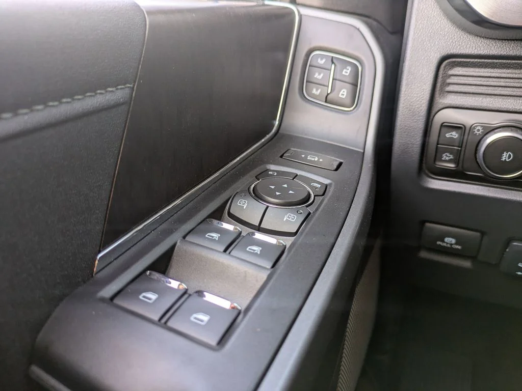 New 2026 Star White Metallic Tri-Coat Ford Lariat image 26