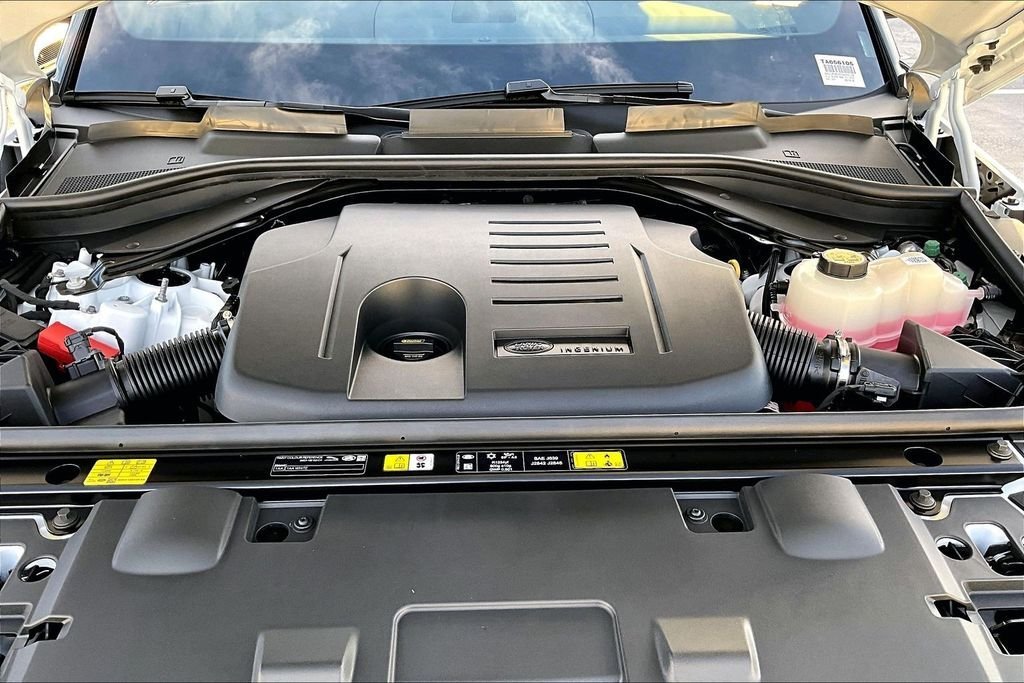 New 2026 Fuji White LAND ROVER SE image 12