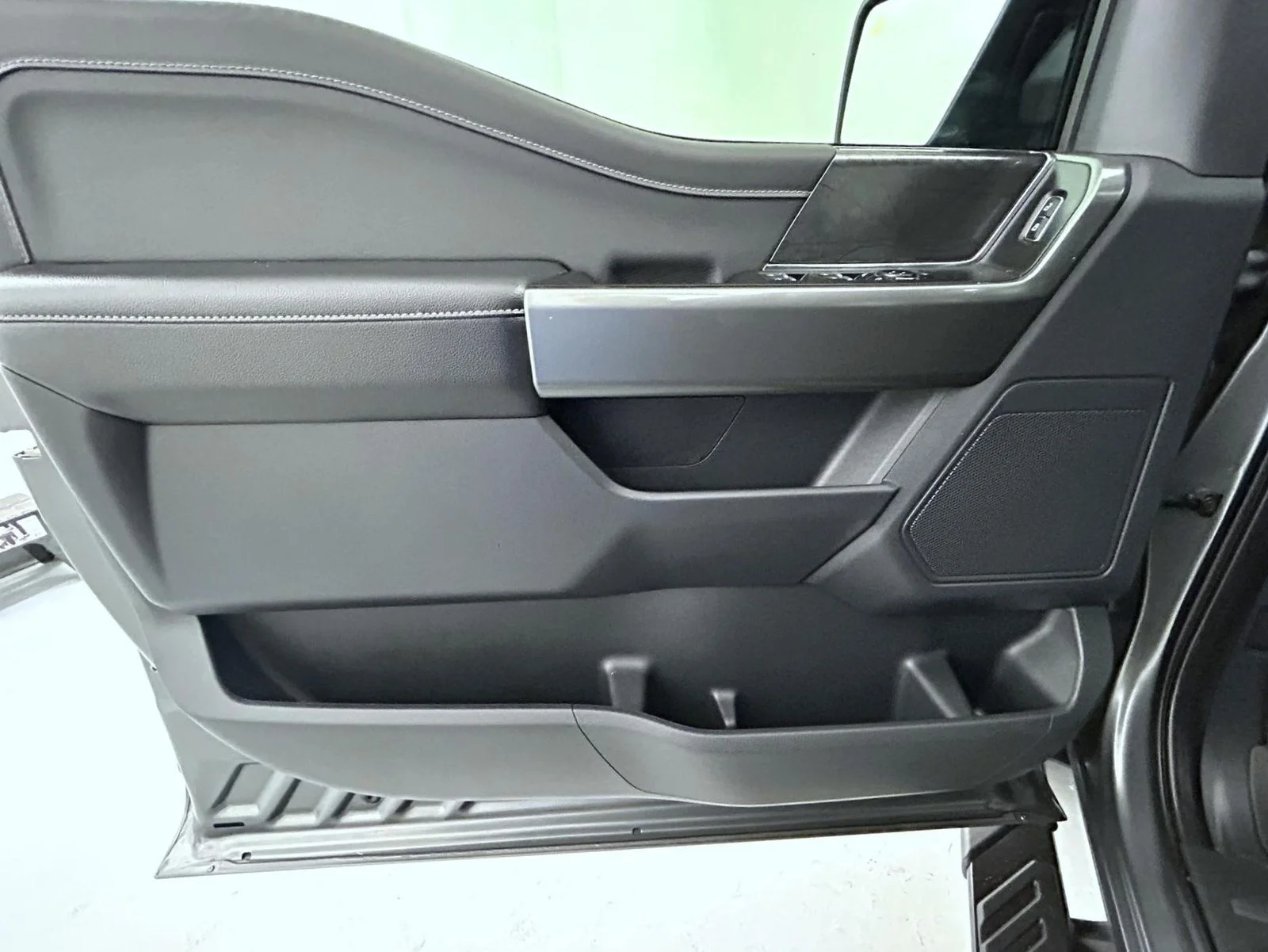 Used 2023 Gray Ford XLT image 9