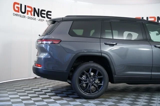 New 2025 Baltic Gray Metallic Clear-Coat Exterior Paint Jeep Limited image 35