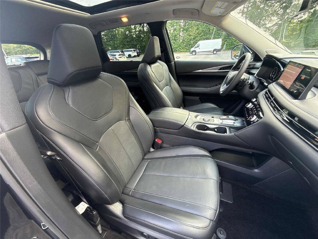 Used 2025 Black INFINITI LUXE image 26
