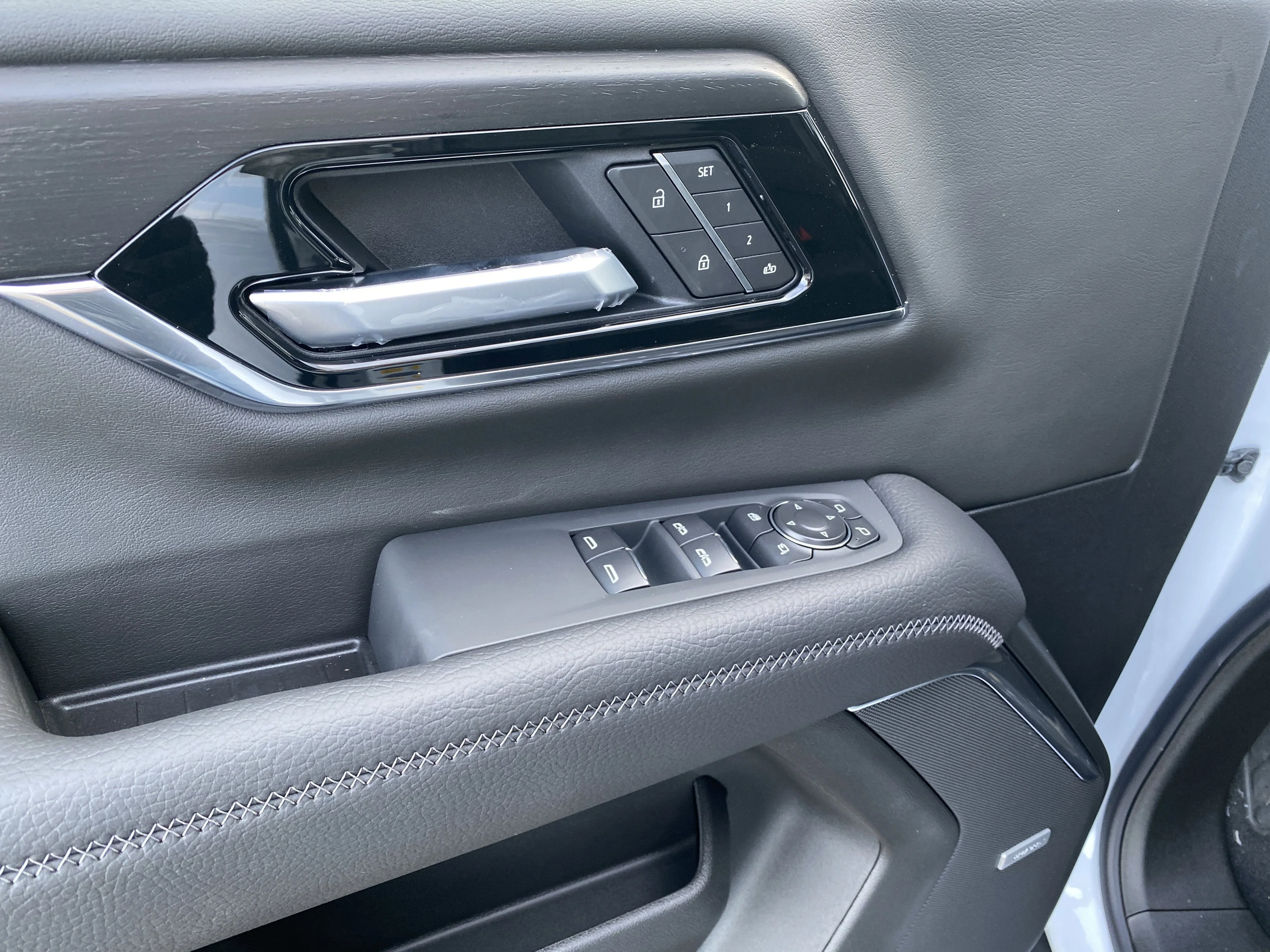 New 2026 GLACIER WHITE TRICOAT GMC Denali image 25