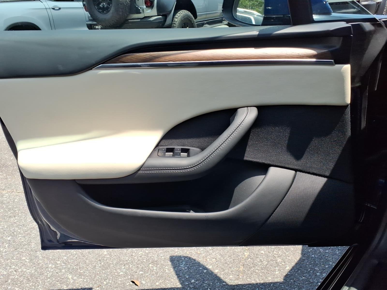 Used 2022 Deep Blue Metallic Tesla Base image 25