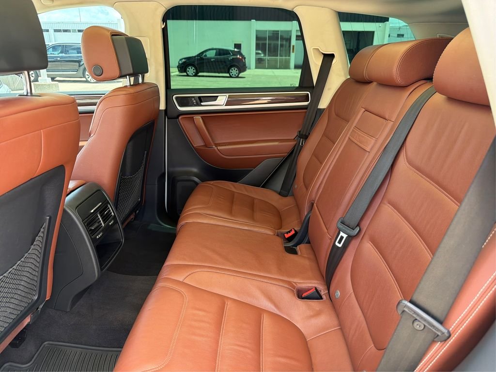 Used 2015 Pure White Volkswagen Lux image 11