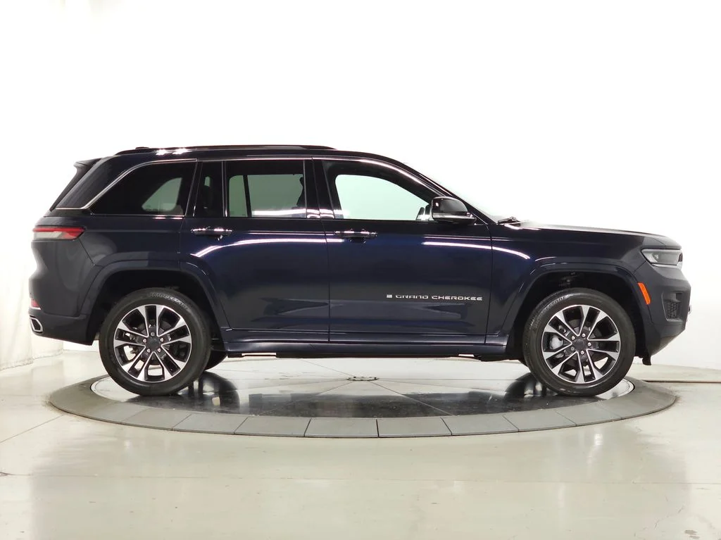Used 2023 Black Jeep Overland image 9