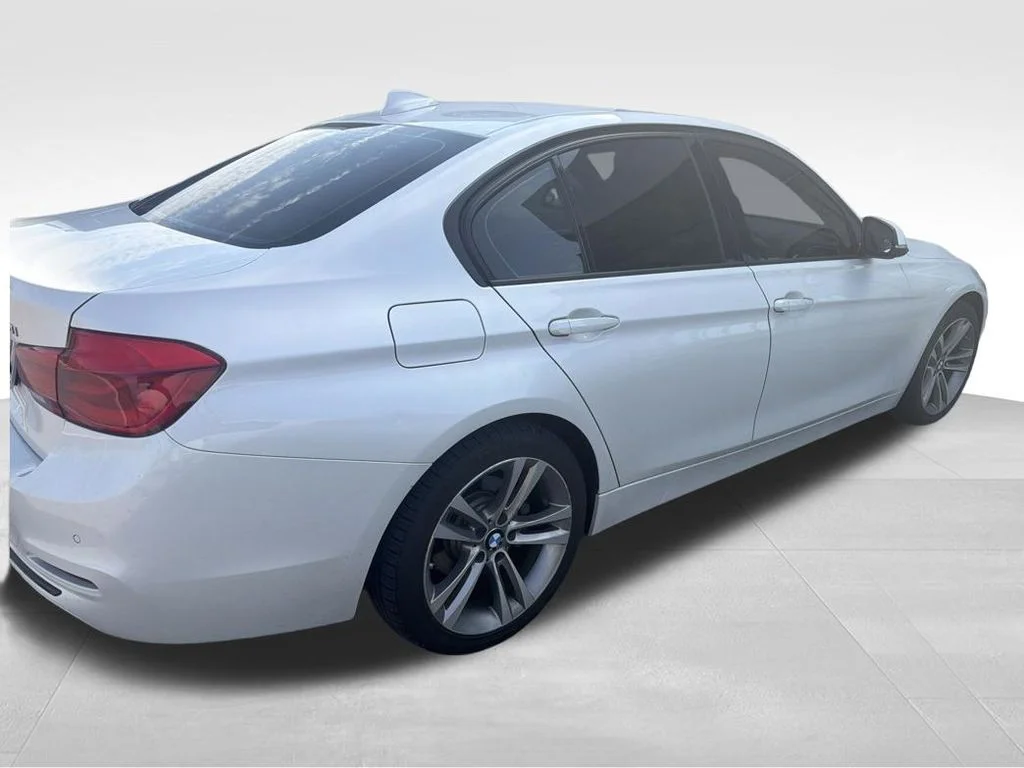 Used 2016 White Metallic BMW 328i xDrive image 22