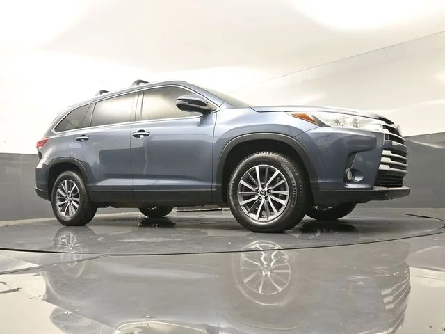 Used 2019 Blue Toyota XLE image 31