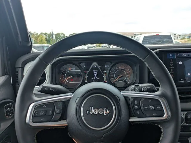 2025 Jeep Wrangler 4-Door Sahara - Photo 28
