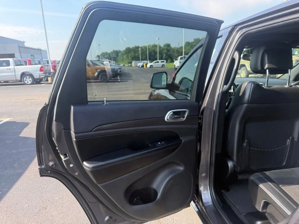 Used 2018 Gray Jeep Altitude image 30