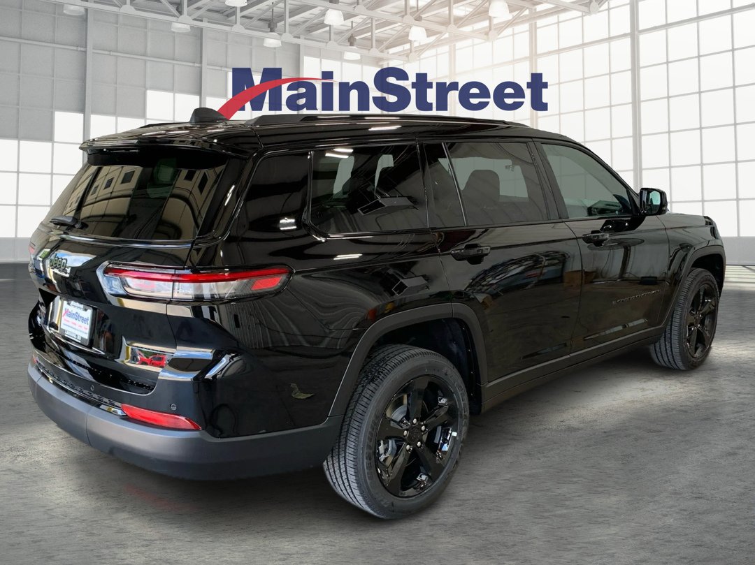 New 2025 Diamond Black Crystal Pearl-Coat Exterior Paint Jeep Altitude X image 5