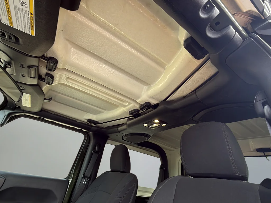Used 2021 Green Jeep Sport S image 19