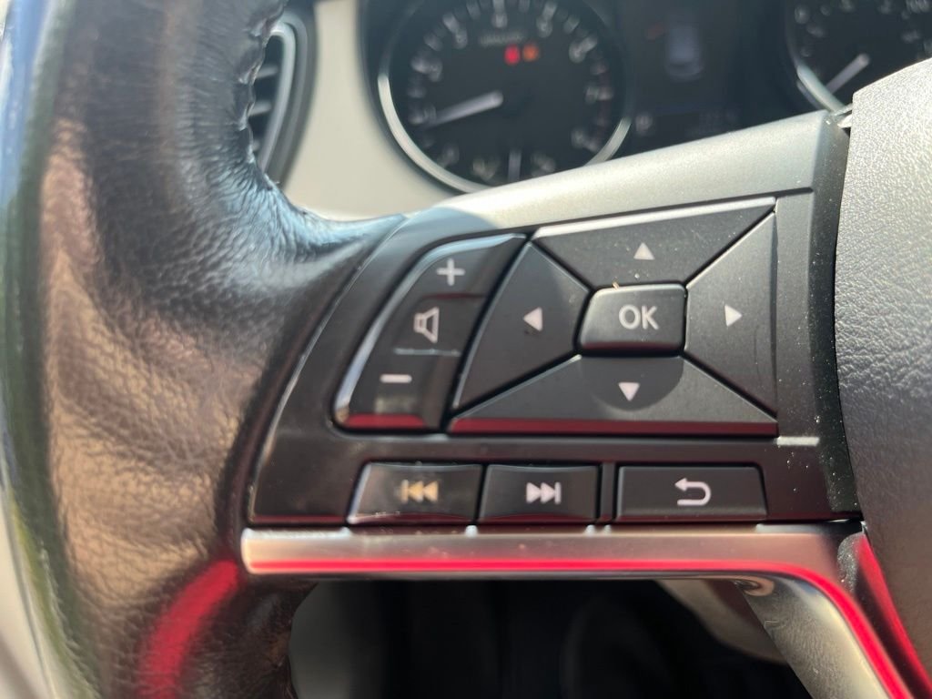 Used 2019 Blue Nissan SL image 16