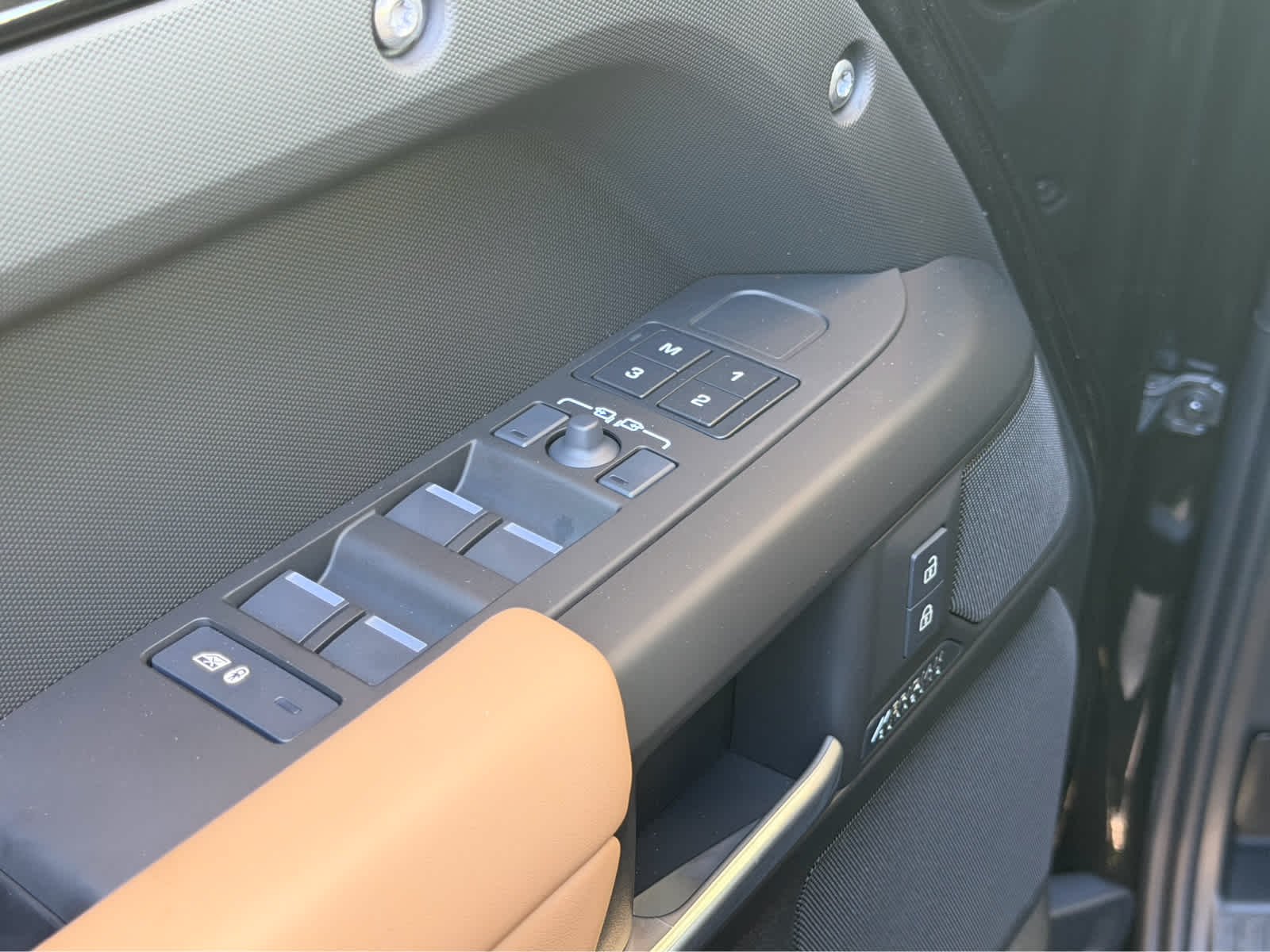 New 2026 Santorini Black Land Rover X-Dynamic SE image 17