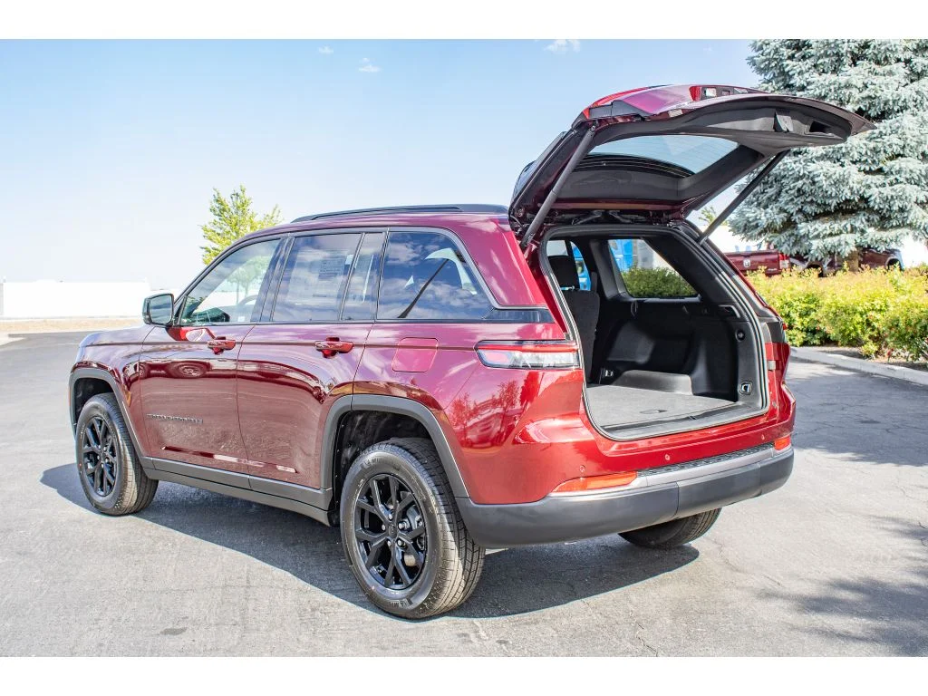 New 2026 Velvet Red Pearlcoat Jeep Laredo Altitude image 9