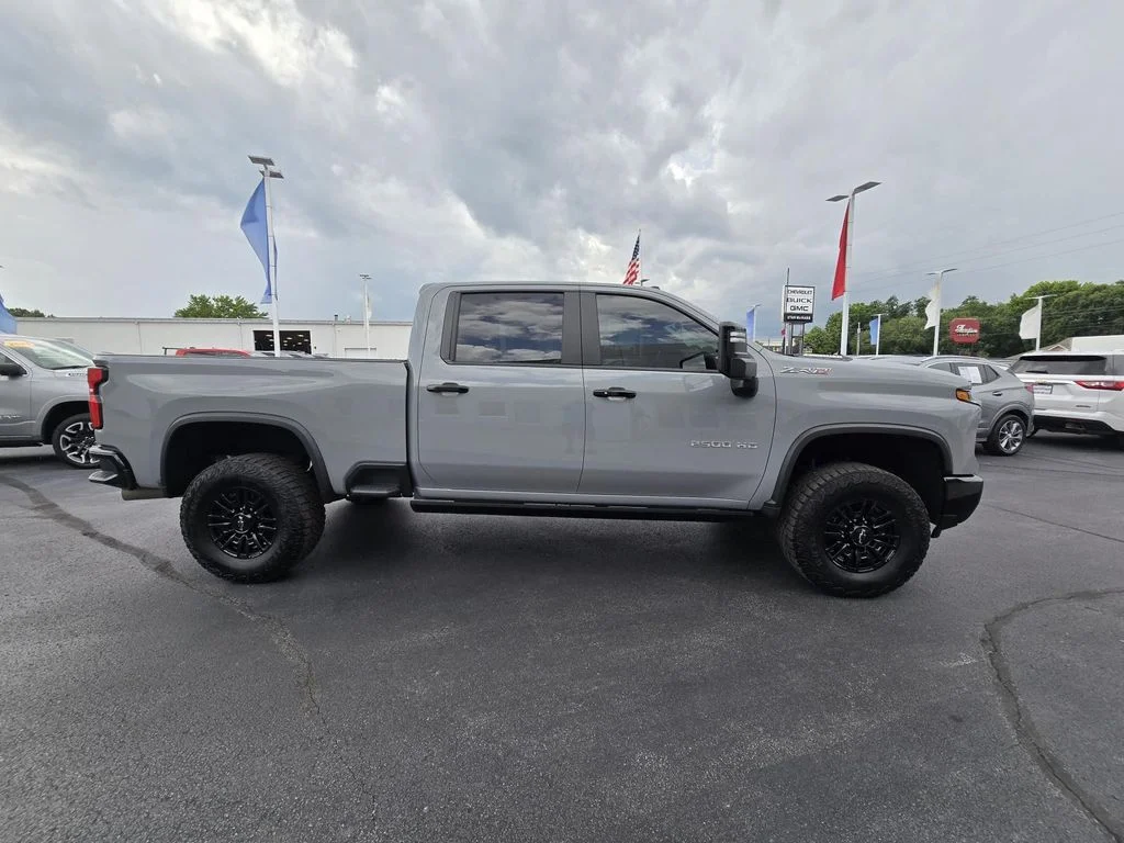 Used 2025 Slate Gray Metallic Chevrolet ZR2 image 9