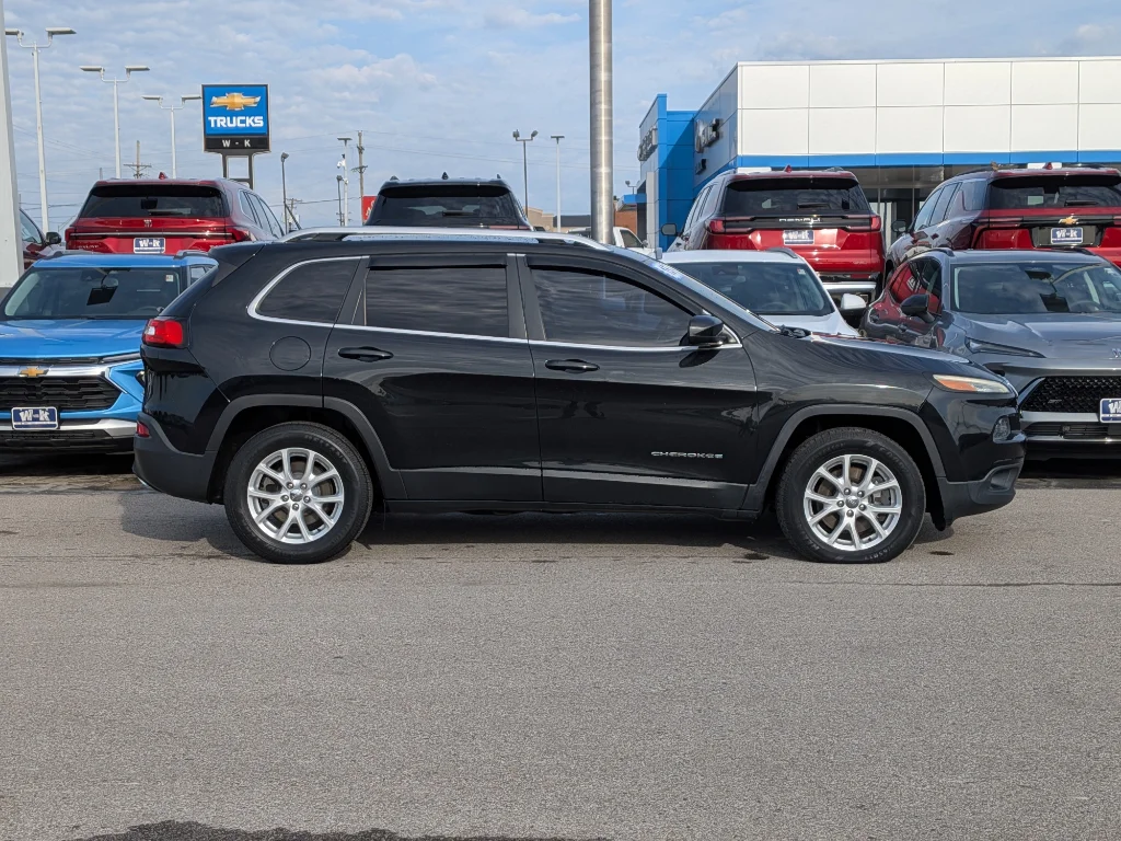 Used 2015 Brilliant Black Crystal Pearlcoat Jeep Latitude image 2