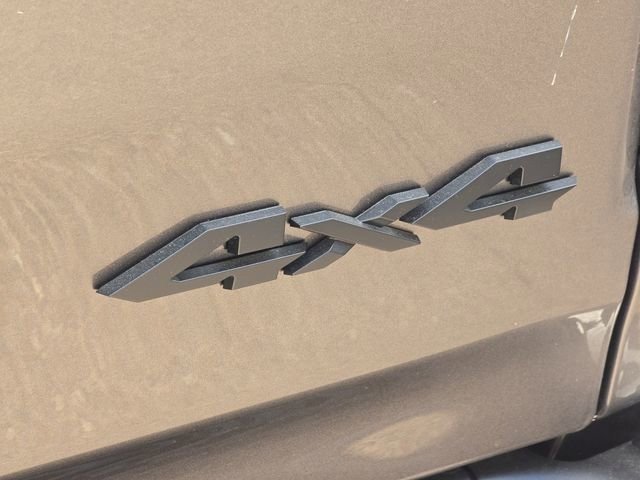 New 2026 Granite Crystal Metallic Clear-Coat Exterior Paint RAM Laramie image 32