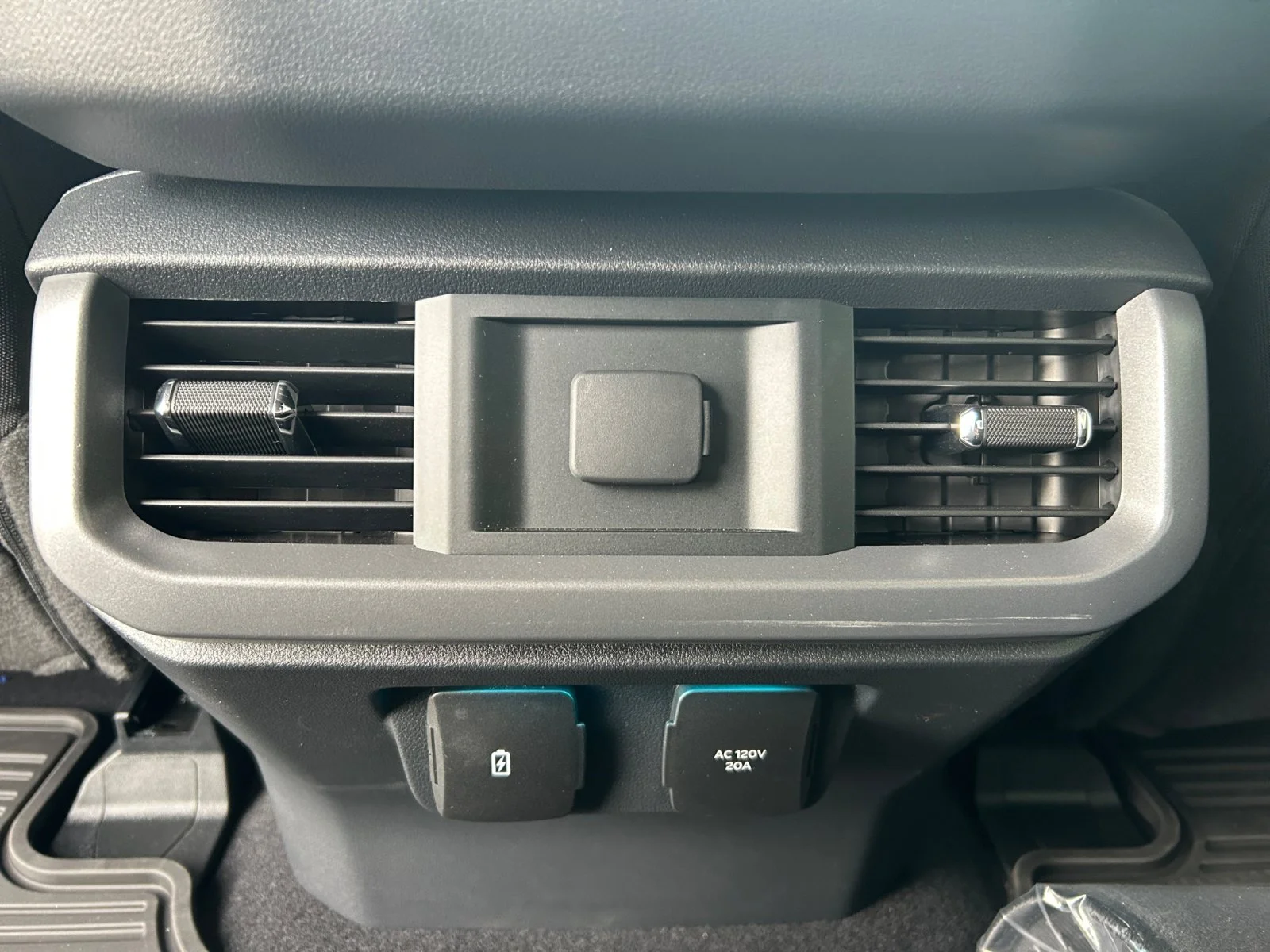 New 2026 Carbonized Grey Metallic Ford XLT image 19