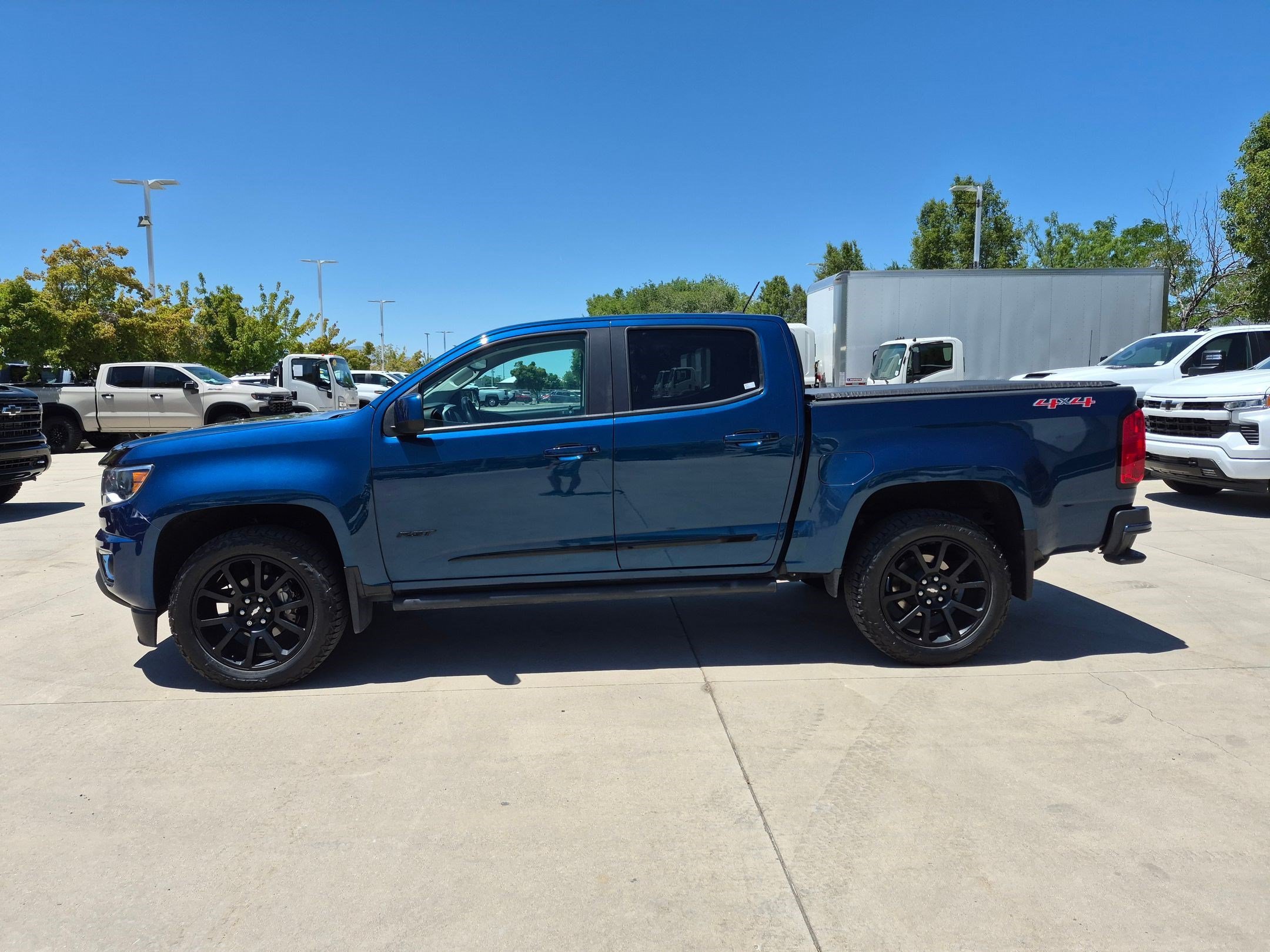 Used 2019 Pacific Blue Metallic Chevrolet 4WD LT image 6