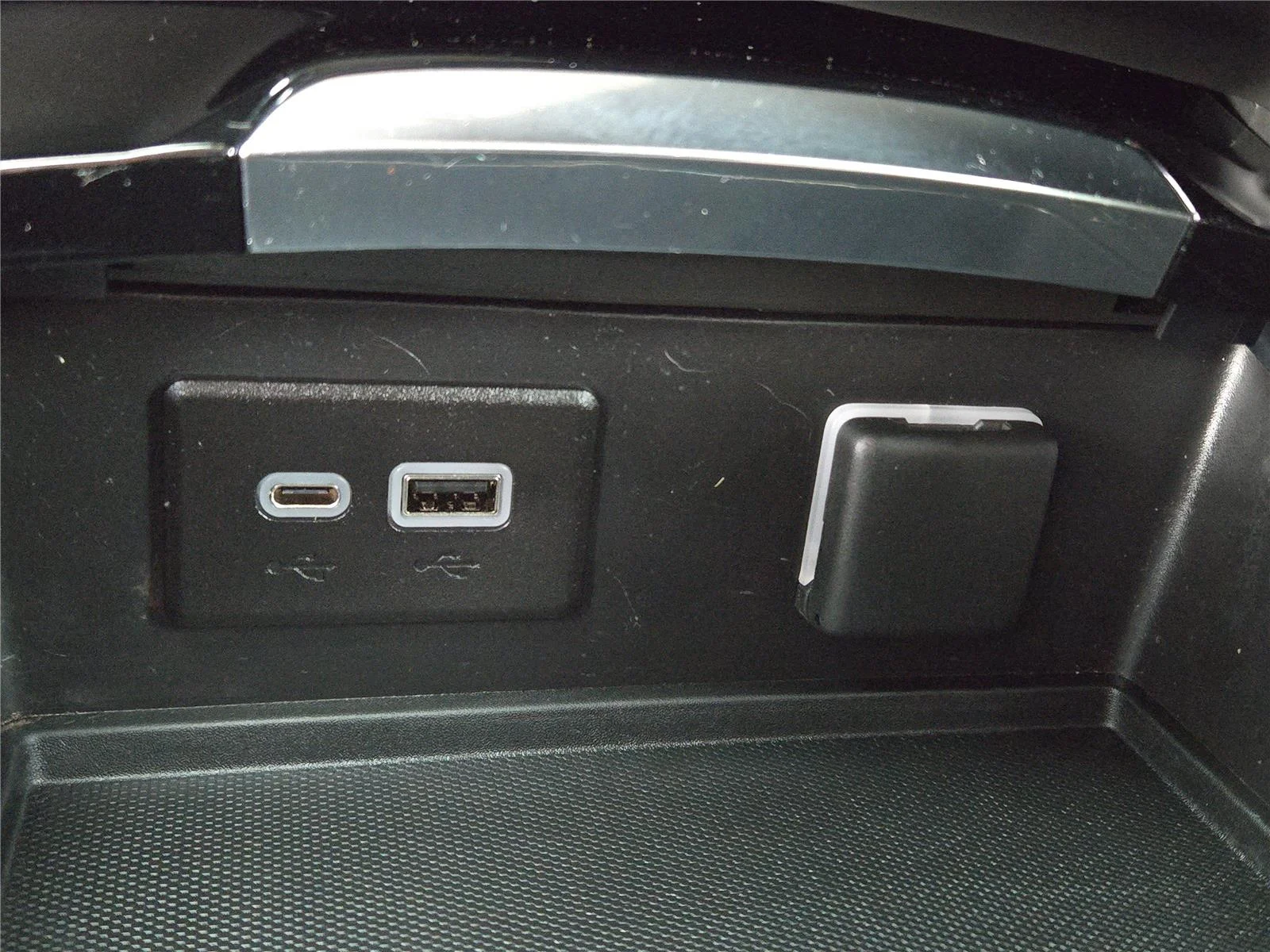 Used 2023 Ebony Twilight Metallic Buick Essence image 10