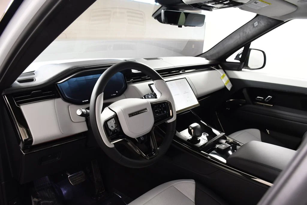 New 2026 Ostuni Prl Whi Land Rover SV image 12