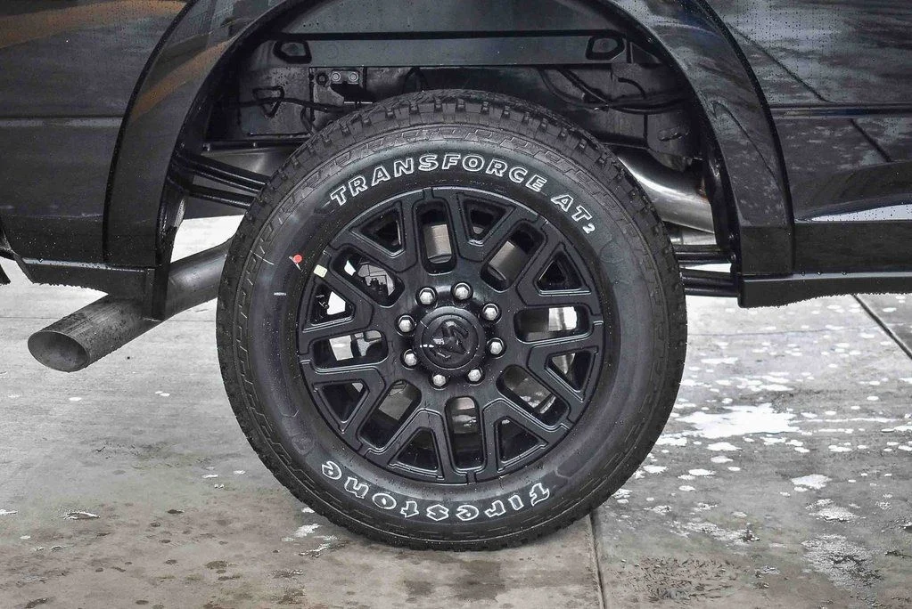 New 2026 Diamond Black Crystal Pearl-Coat Exterior Paint RAM Limited image 12