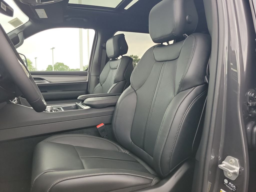 New 2026 Baltic Gray Metallic Clearcoat Jeep Upland image 22