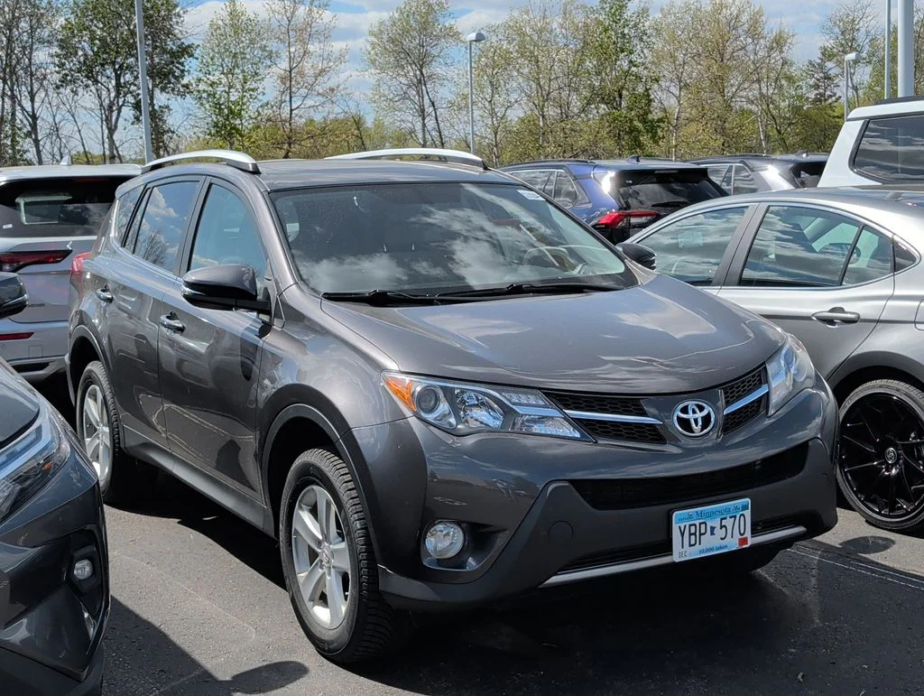 Used 2013 Toyota RAV4 XLE with VIN JTMRFREV0D5028999 for sale in Minneapolis, Minnesota