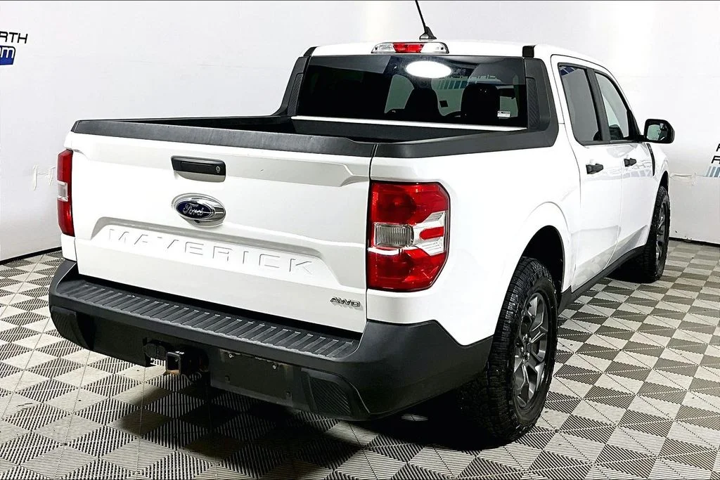 Used 2024 Oxford White Ford XLT image 9