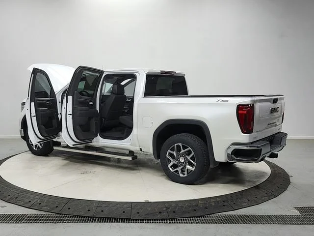 Used 2023 White GMC SLT image 13