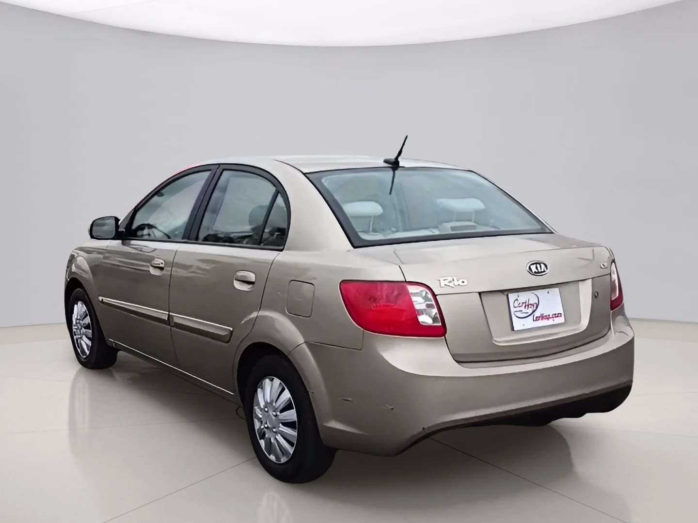 Used 2010 Gold Kia LX image 5