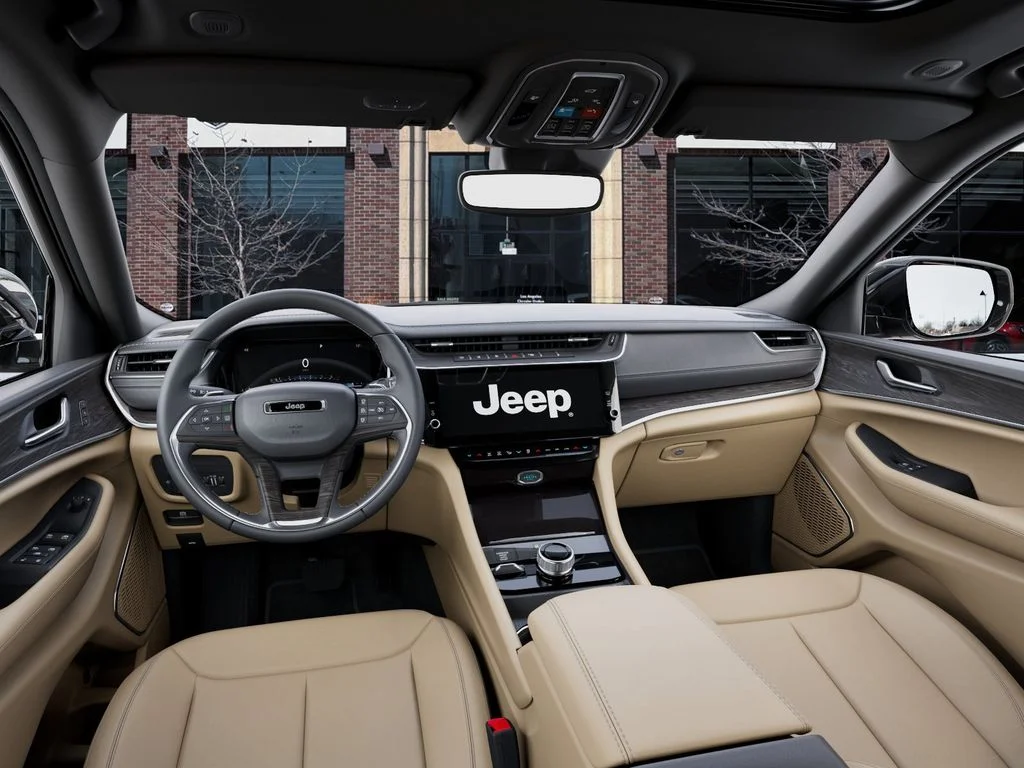 New 2026 Diamond Black Crystal Pearl-Coat Exterior Paint Jeep Limited image 14