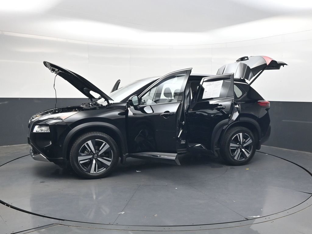 Used 2021 Black Nissan Platinum image 43