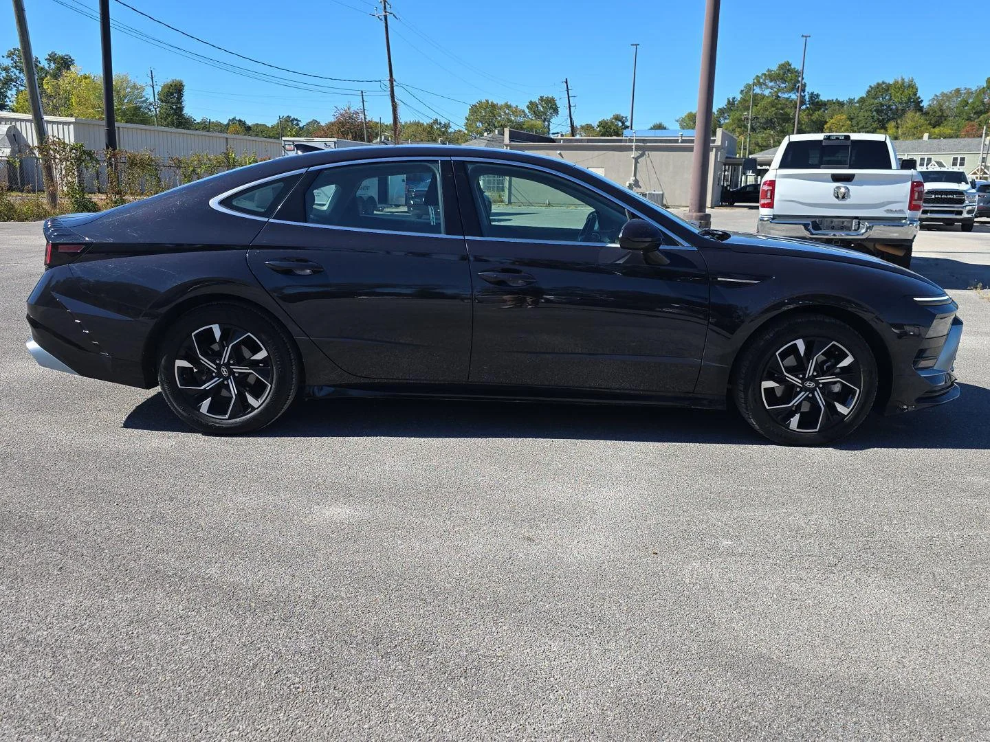 Used 2025 Carbon Blue Hyundai SEL image 2