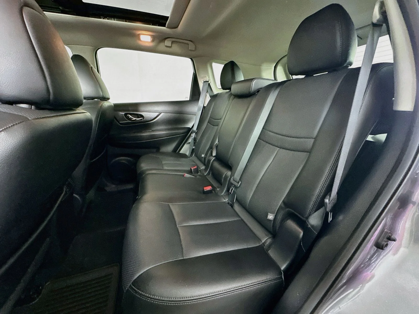 Used 2015 Gun Metallic Nissan SL image 26