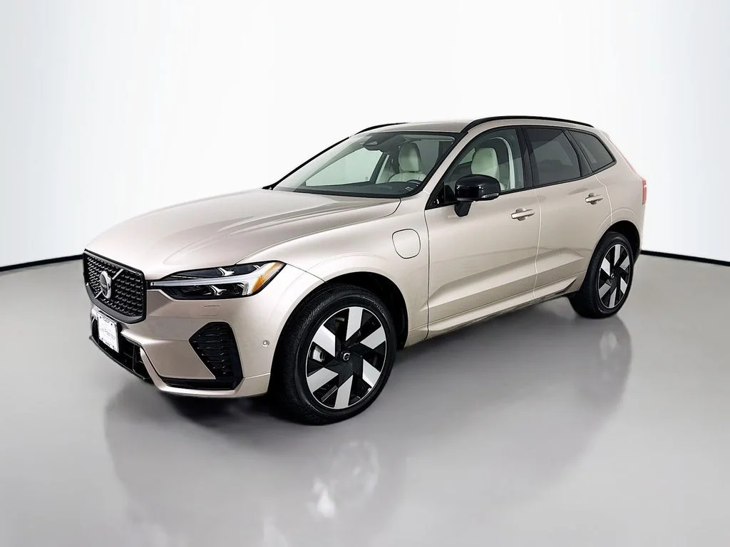 2025 Volvo XC60 T8 Plus Dark AWD's photo
