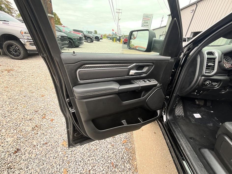 New 2027 Diamond Black Crystal Pearl-Coat Exterior Paint RAM Big Horn/Lone Star image 11