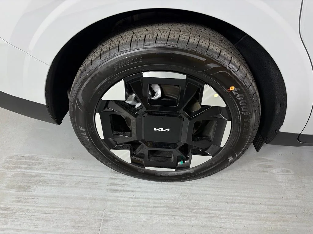 New 2026 Ceramic Silver Kia EX image 11