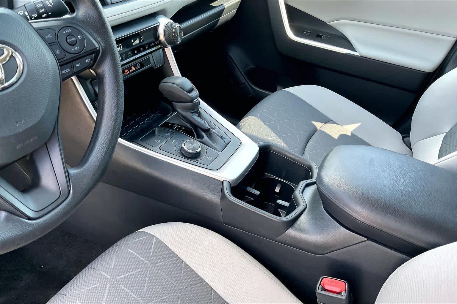 2023 Toyota RAV4 XLE - Photo 17