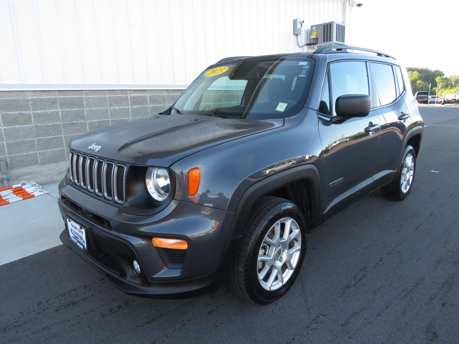 Used 2023 Graphite Gray Jeep Latitude image 12